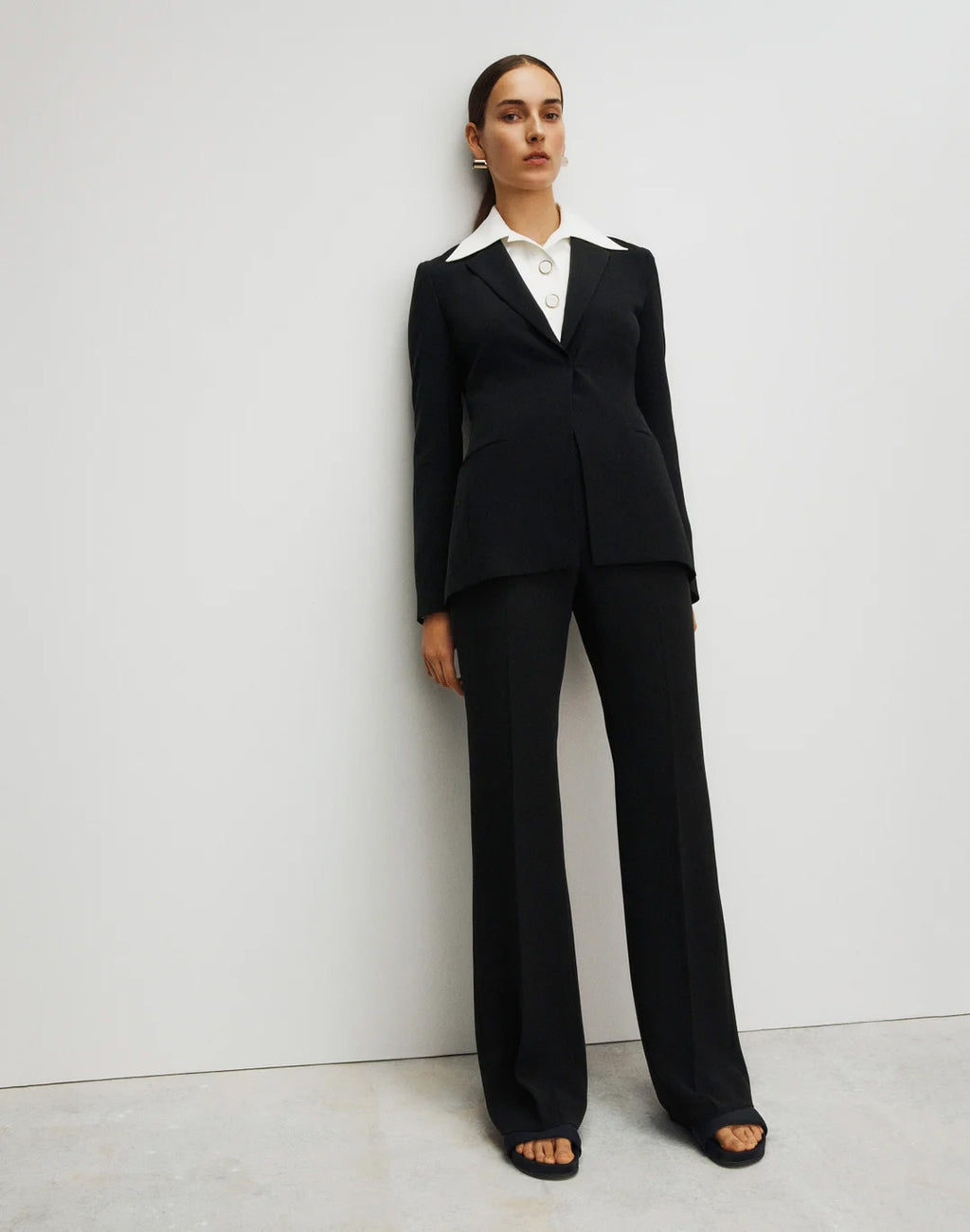 FINESSE CREPE BELTED BLAZER AND GATES SIDE-ZIP FLARED PANT
